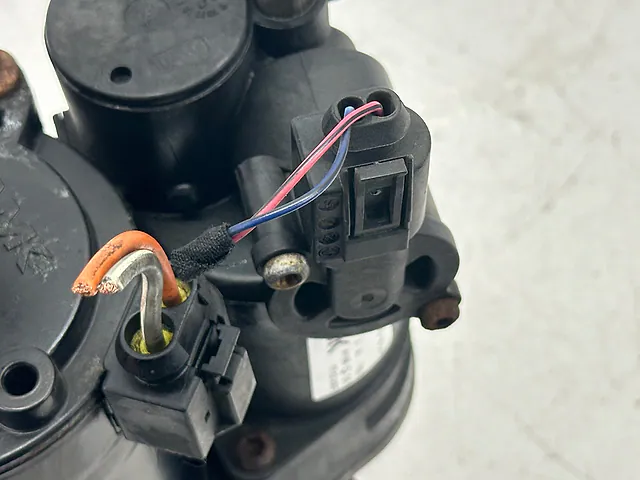 Air Suspension Compressor Mercedes-Benz R350 W251 2006-2013 A 251 320 18 04 — photo 4