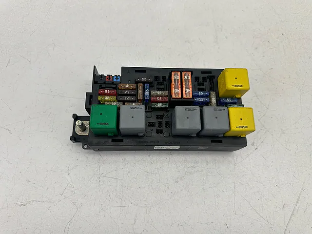 Fuse Box Front Mercedes-Benz R350 W251 2008 A1645400672