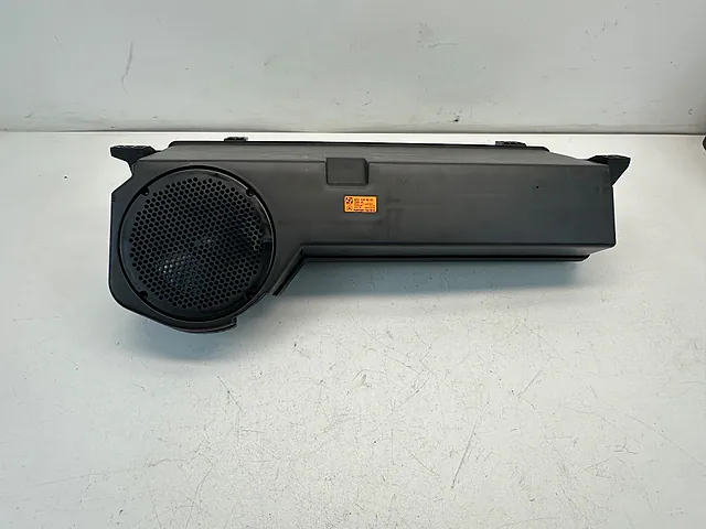 Subwoofer Mercedes-Benz R350 W251 2008 A 251 820 00 02 — photo 3