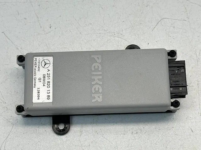 Radio Stereo Amplifier Module Mercedes-Benz R350 W251 2008 A 251 820 13 89 — photo 2
