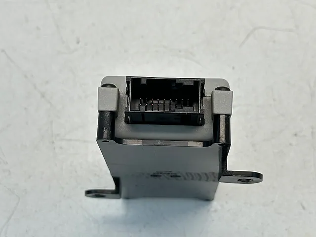 Radio Stereo Amplifier Module Mercedes-Benz R350 W251 2008 A 251 820 13 89 — photo 4