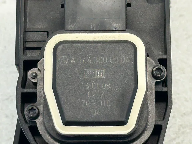 Gas Pedal Mercedes-Benz R350 W251 2008 164 300 00 04 — photo 5